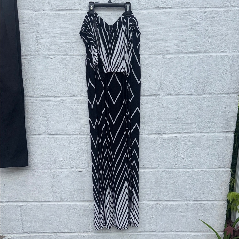 Black & White Geometric V-Neck Maxi Dress - Women